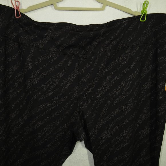 Avia Plus Size 3X Black Zebra Print Cropped Active Legging - Picture 4 of 6